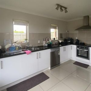 24 County Drive, Hawera - Photo 2