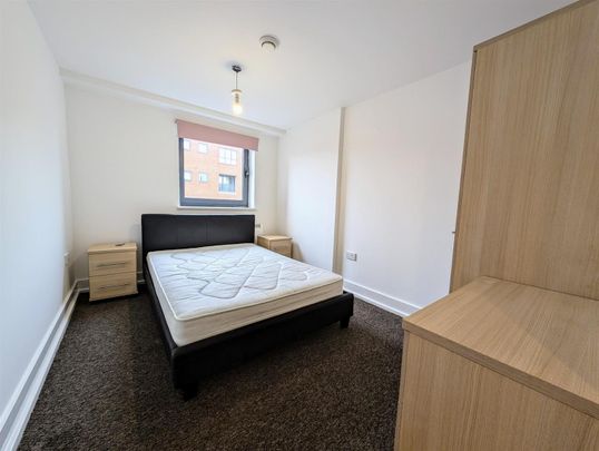 10E Moss Street, City Centre, L6 - Photo 1