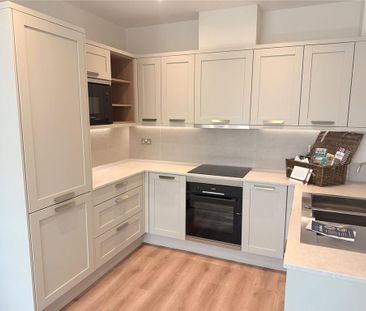 3 bedroom end of terrace house to rent - Photo 3