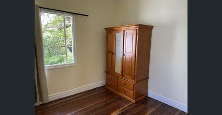 Large 3 Bedroom House in Premium Location - Photo 4