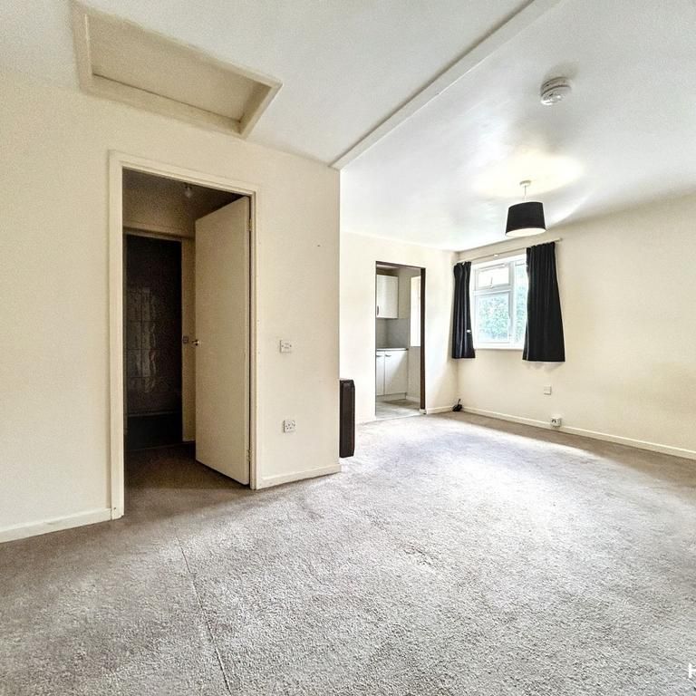 Studio to rent - Photo 1