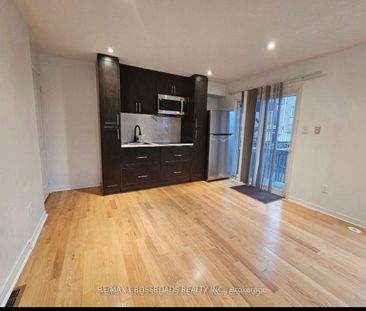 For Lease - 21 Wilkes Crescent, Toronto, Ontario - Photo 4