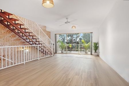 TWO BEDROOM TOWNHOUSE CLOSE TO TOWN - Photo 2