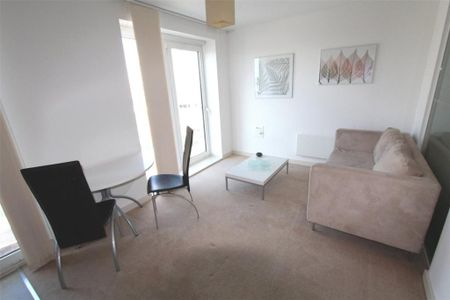 Studio to rent - Photo 2