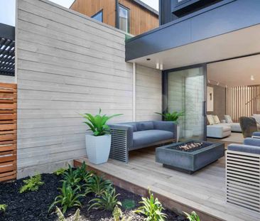 Near New High Quality Townhouse - Photo 4