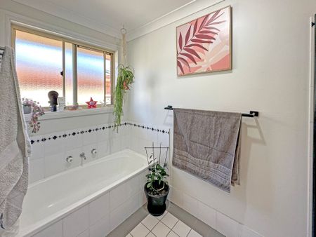Charming Family Home in Dubbo - Photo 5
