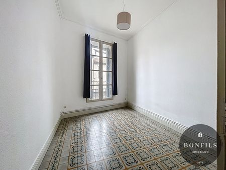 A LOUER AVIGNON INTRAMUROS ( 84 000 ) : charmant et spacieux appartement 3 pièces !, - Photo 5