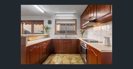 Spacious 4-Bedroom Family Home with Outdoor Entertaining - Photo 4