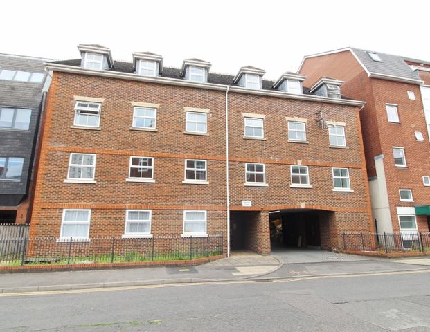 Belmont Court, Reading, RG1 1NS - Photo 1