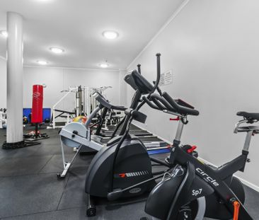 Stylish 2-Bedroom Apartment in Prime City Location - Photo 4