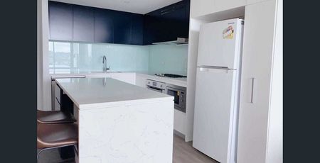 Marina Square! Water viewed & Sunny 1 Bedrooms apartment available for Open Inspection! - Photo 2