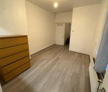 4 bedroom terraced house to rent - Photo 6