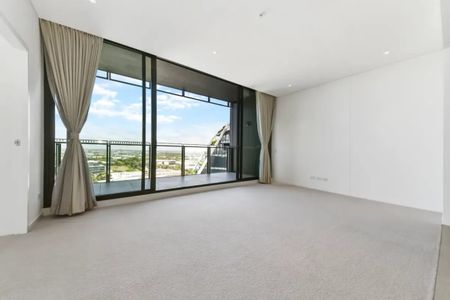 Luxurious 2 Bedroom Apartment In Prime Location - Photo 3
