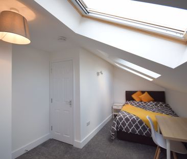 Double Ensuite- Spacious Communal Areas - Photo 2