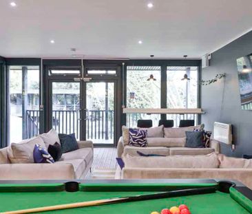 Classic Three Bed - Photo 3