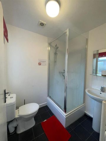 1 bedroom in a house share to rent - Photo 4