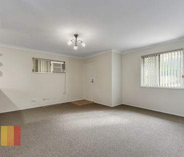 REFURBISHED 3 BEDROOM TOWNHOUSE ON PARKLAND! - Photo 6