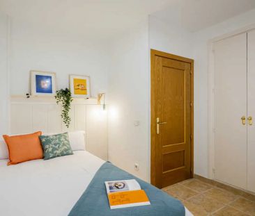 Room in a shared 25-bedroom apartment for rent in Valdeacederas. - Photo 3
