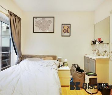 Two bedroomed two bathroomed apartment with patio garden - Photo 4