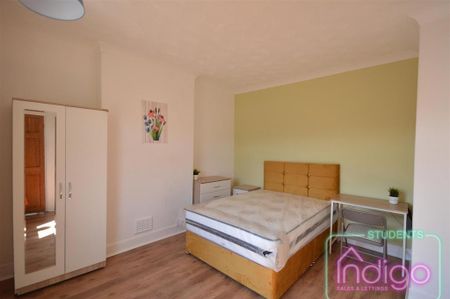 4 bedroom terraced house to rent - Photo 5