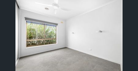 Fresh, Comfortable Living in a Quiet - Photo 3