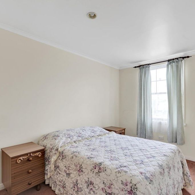 Charming 3 bedroom Fully furnished Apartment in the Heart of Launceston - Photo 1
