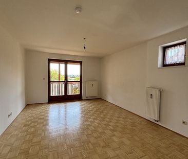 Lichtdurchflutete - 2-Zimmer-Wohnung im Obergeschoss mit großem Balkon - Photo 1