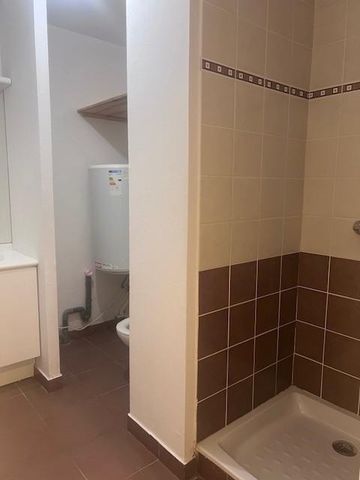 Location Appartement 1 pièce 24m² BRIGNOLES 83170 - Photo 3