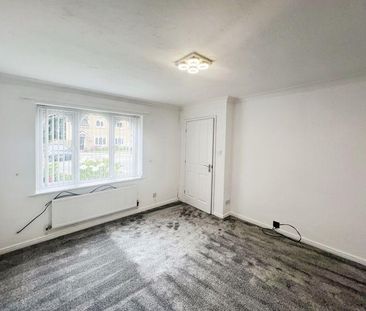 2 bedroom mews to rent - Photo 2