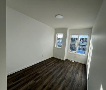 3 Bedroom Upper Unit in Brighton - Photo 6