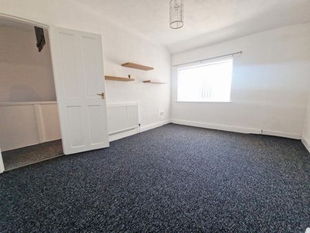 3 bedroom semi-detached house to rent - Photo 4