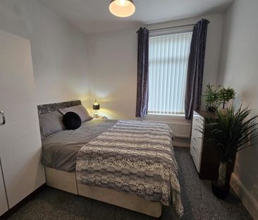 1 bedroom in a house share to rent - Photo 2