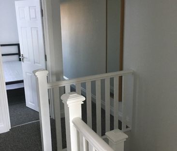 5 Bed Semi-Detached House, Broadlands Road, SO17 - Photo 3