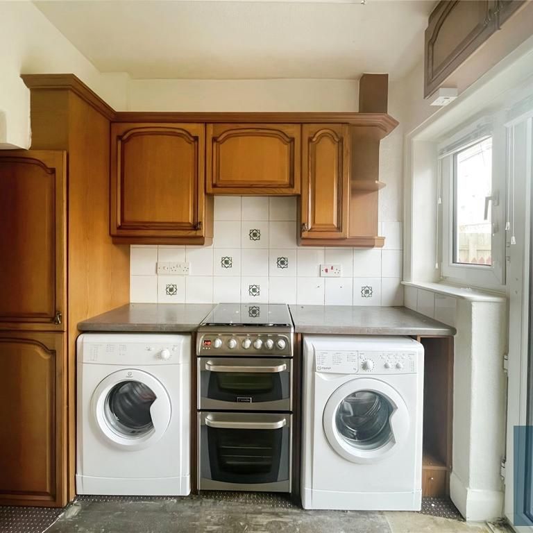 3 bedroom end of terrace house to rent - Photo 1