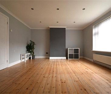 3 bedroom end of terrace house to rent - Photo 5