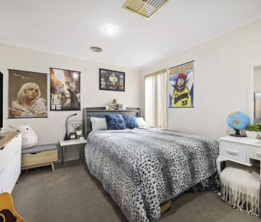 Comfortable 3-Bedroom Family Home with Excellent Entertaining Space! - Photo 3