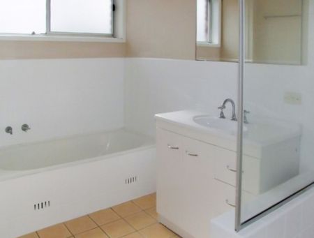 East Port Apartment - Security Building - Photo 5