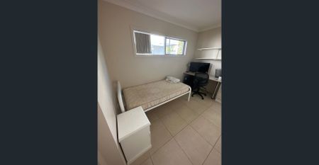 Air Conditioned Ensuite - Utilities & Internet Included! - Photo 2