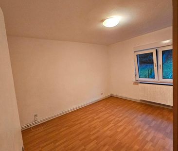 Charmante 3.5 Zimmerwohnung in einer ruhigen Gegend - Photo 4