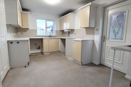 Severn Crescent - Photo 4