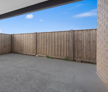 38 Beaconsfield Drive, Mickleham, Vic 3064 - Photo 4