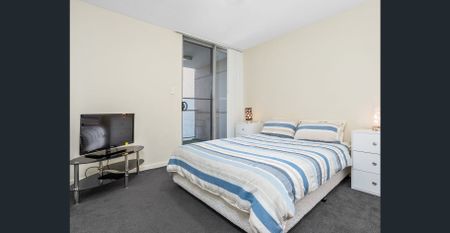 FURNISHED 3 BEDROOM, 2 BATHROOM APARTMENT ON HAY ST! - Photo 4