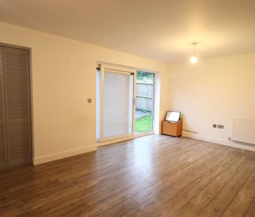 4 bedroom detached house to rent - Photo 2