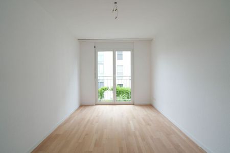 Helle und moderne 5.5-Zimmerwohnung mit Cheminée und grossem Balkon - Photo 4