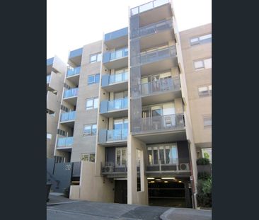 Cosmopolitan living in Carlton - Photo 5