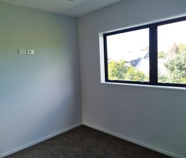 New Townhouse 3bdrm/2bthrm/garage - Photo 4