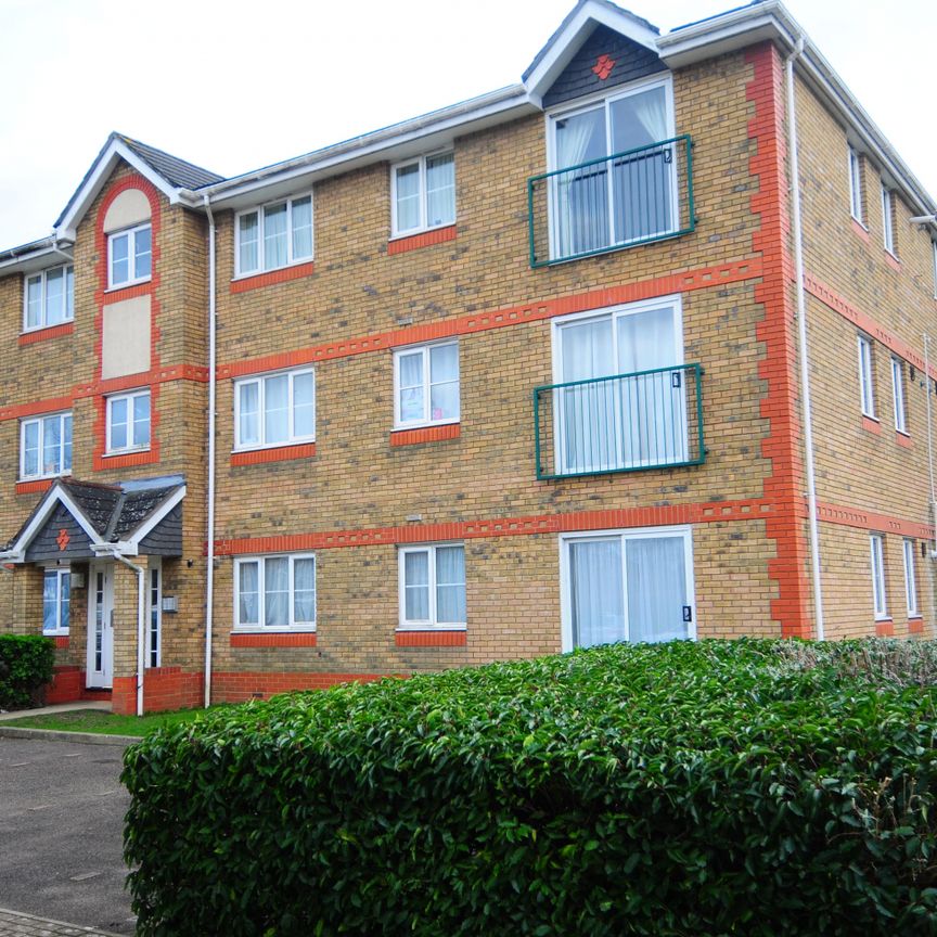 Pullman Court, Central Maidenbower, Crawley - Photo 1