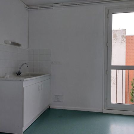 Appartement T4 à VERVINS - Photo 3