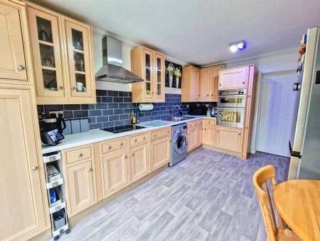 3 bedroom detached house to rent - Photo 5