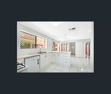 51 Connemara Drive, Thornlie, WA 6108 - Photo 5